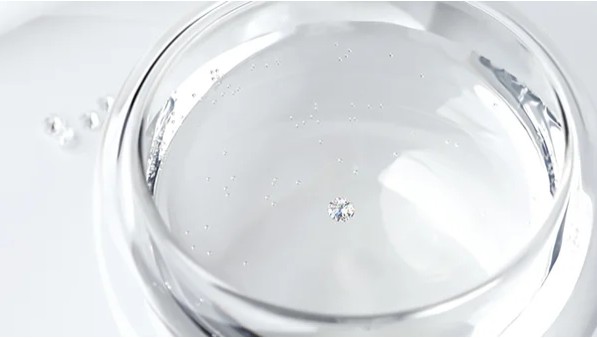 Как проверить бриллиант: бриллиант в воде