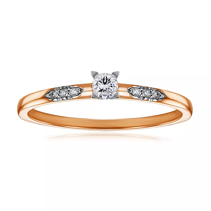 Золотое помолвочное кольцо с бриллиантами.