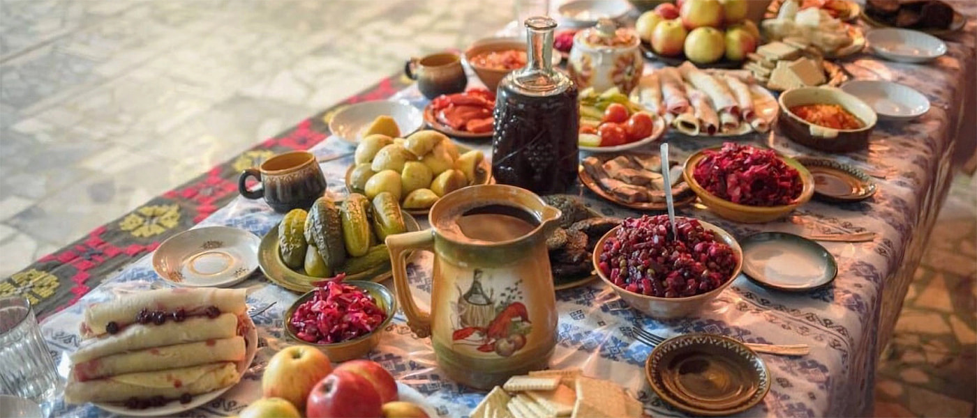 Щедрый праздничный стол.