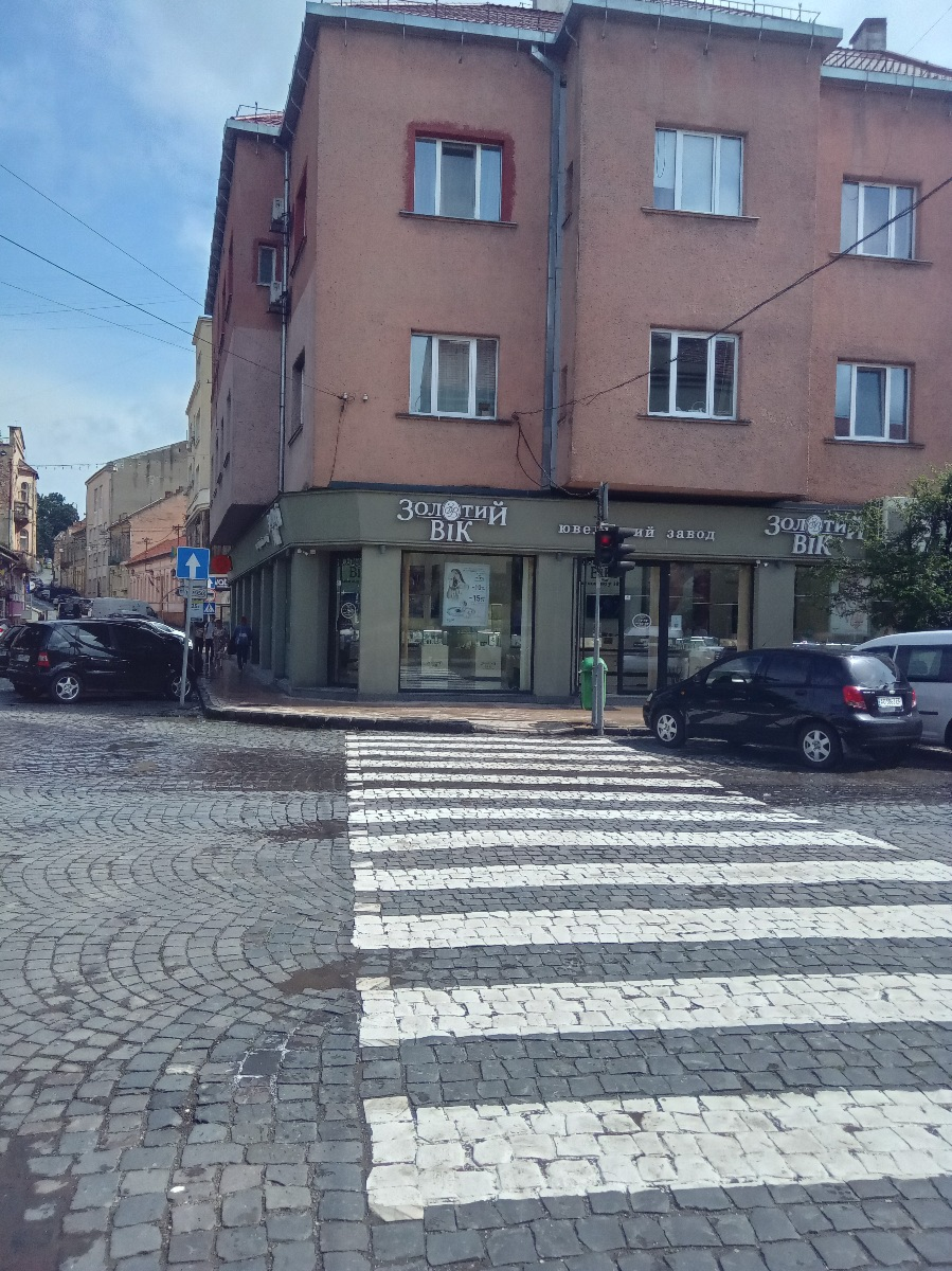 Ужгород, Корзо, 25
