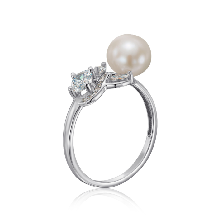 Серебряное кольцо с жемчугом и фианитами. Артикул 001359/12/1/4004