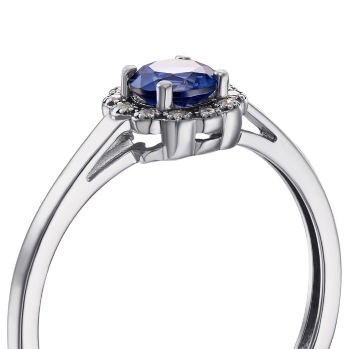 Серебряное кольцо с сапфиром и фианитами. Артикул 001408/12/1/1112