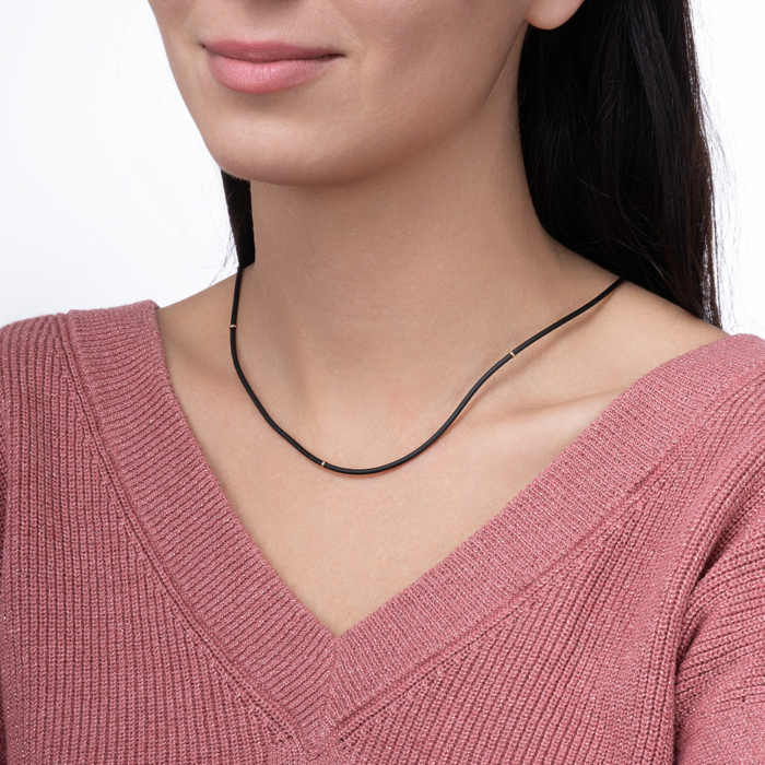 Ювелирный шнурок из каучука с золотыми вставками. Артикул 06107/4