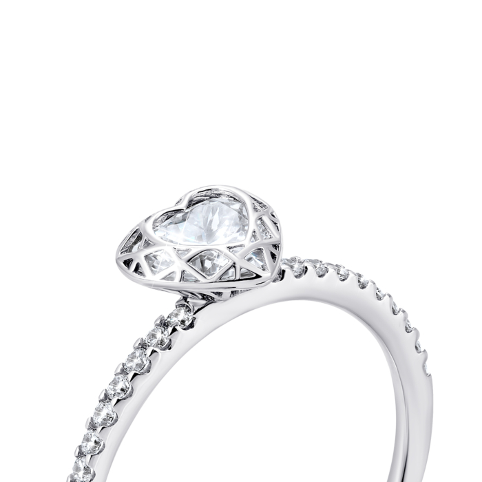 Золота каблучка з фіанітами. Артикул UG51/101/004/1