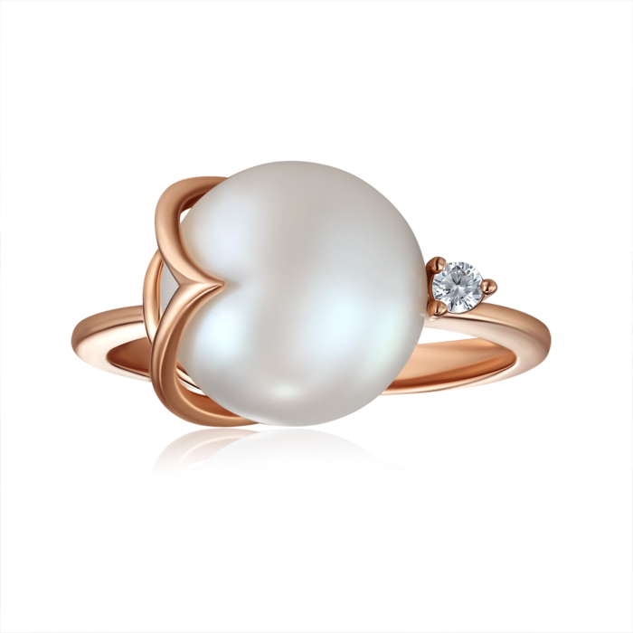 Золотое кольцо с жемчугом и фианитом. Артикул 1191822101