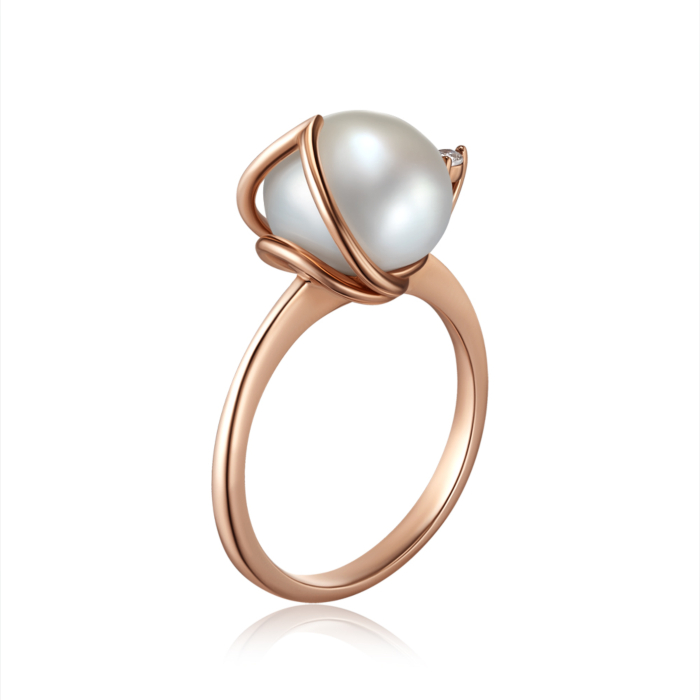 Золотое кольцо с жемчугом и фианитом. Артикул 1191822101