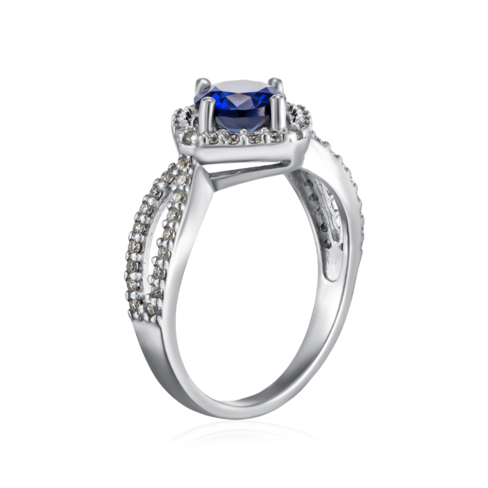 Серебряное кольцо с сапфиром и фианитами. Артикул 1521/1р-HSPH