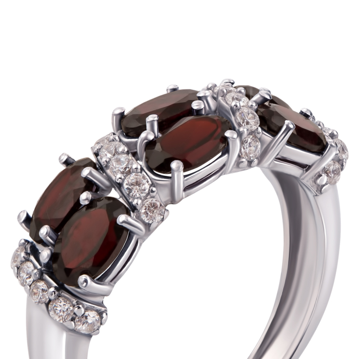 Серебряное кольцо с гранатом и фианитами. Артикул 1632/9р