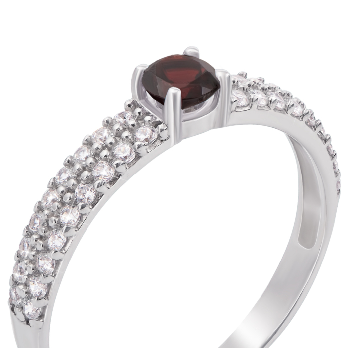 Серебряное кольцо с гранатом и фианитами. Артикул 1637/9р