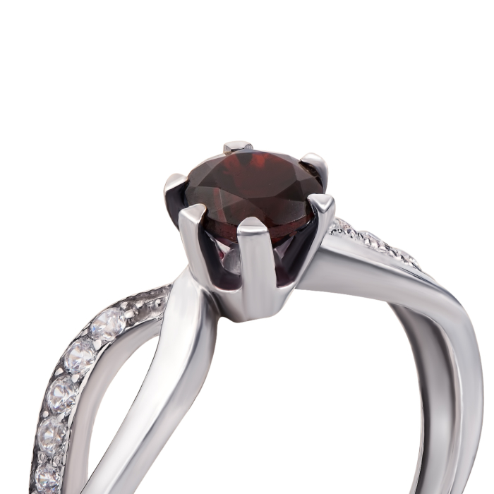 Серебряное кольцо с гранатом и фианитами. Артикул 1667/9р