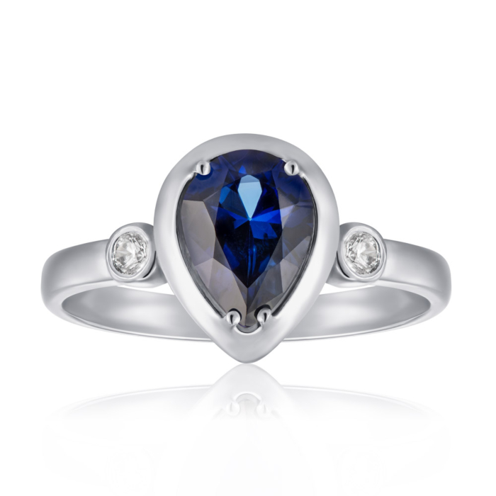 Серебряное кольцо с сапфиром и фианитами. Артикул 1740/1р-HSPH