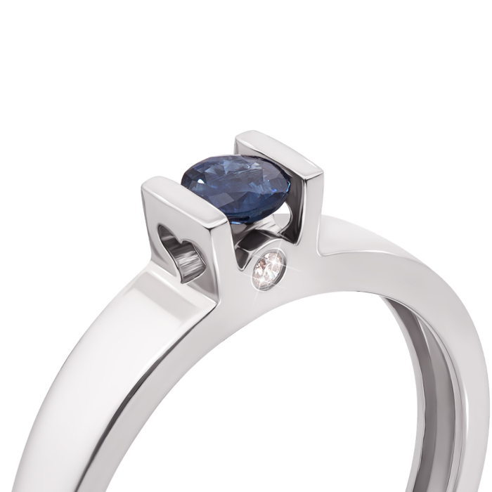 Золотое кольцо с бриллиантами и сапфиром. Артикул 52466/1.25б сап