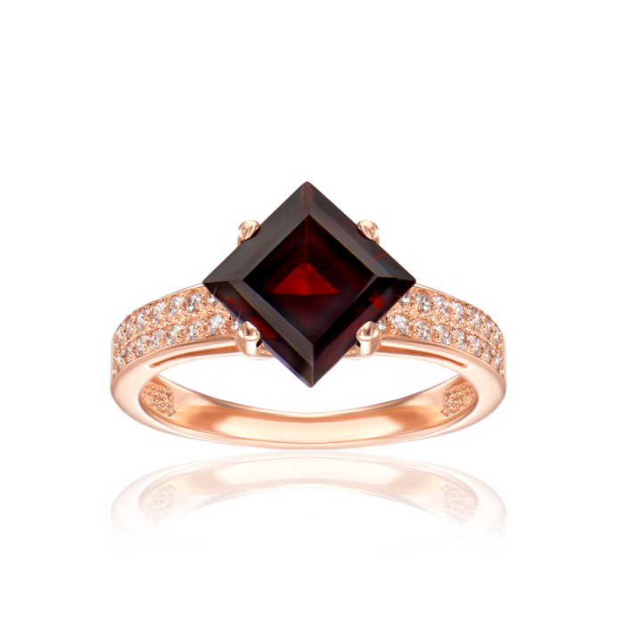 Золотое кольцо с гранатом и фианитами. Артикул 530063/01/0/5146