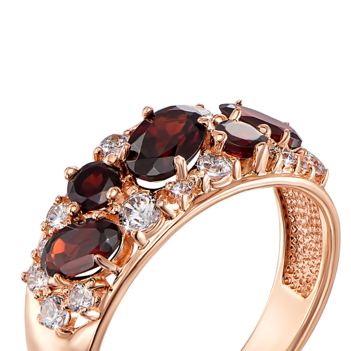 Золотое кольцо с гранатом и фианитами. Артикул 530206-1/01/0/5729