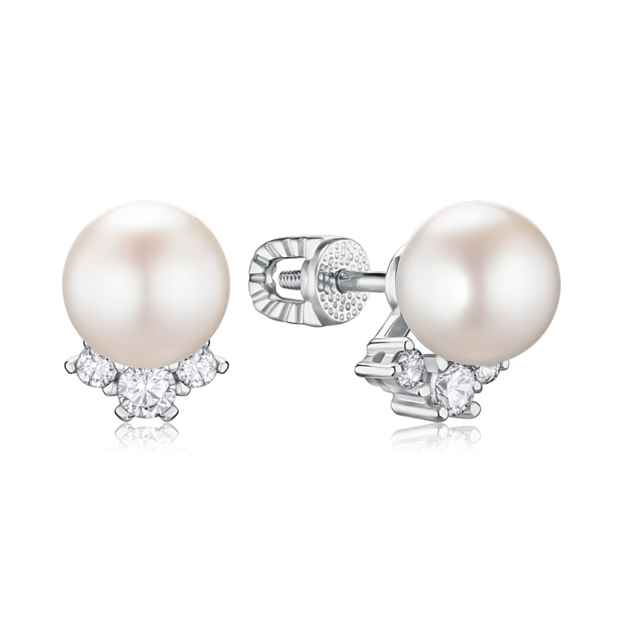 Серьги-пусcеты из белого золота с жемчужиной и фианитами 22011/02/1/2748