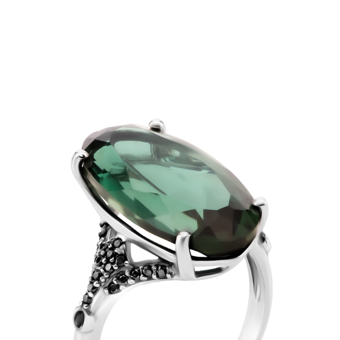 Серебряное кольцо с зеленым кварцем и фианитами. Артикул UG51595ч/1р-QGR