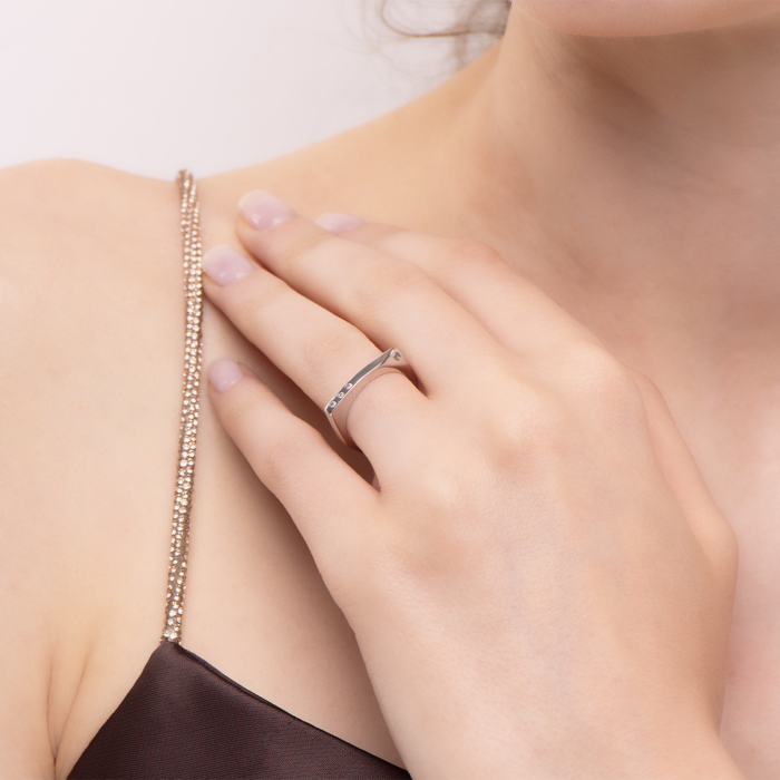 Серебряное кольцо с фианитами. Артикул UG5510336б