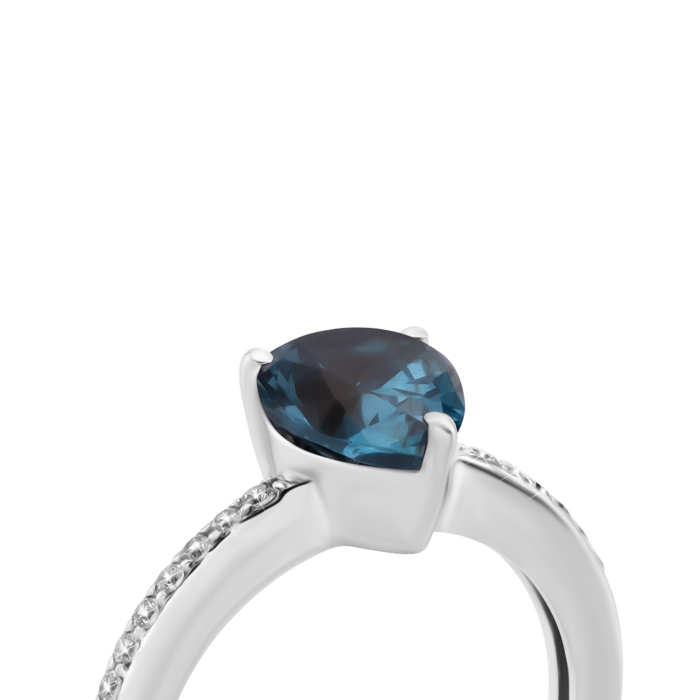 Срібна каблучка з кварцом London blue та фіанітами. Артикул UG51854/1р-QLB