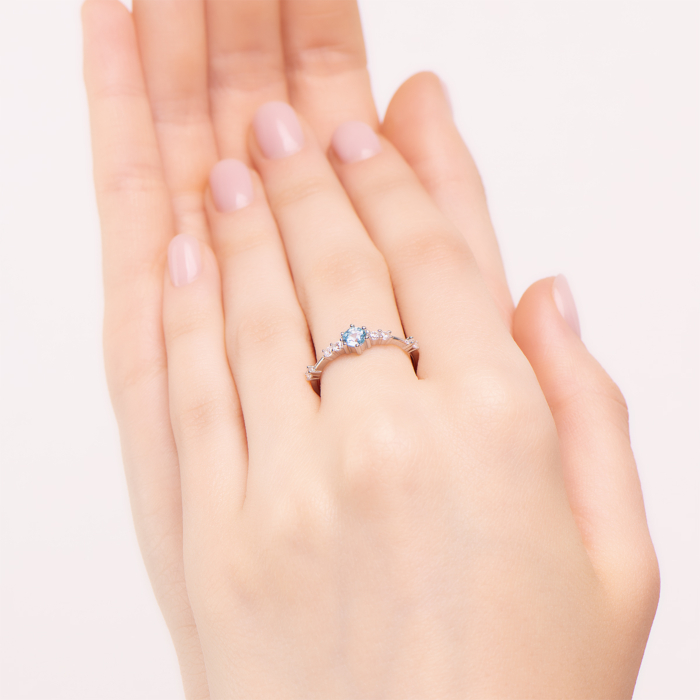 Серебряное кольцо с топазом swiss и фианитами. Артикул UG5SZDR31505-1