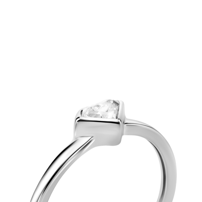 Серебряное кольцо с фианитом. Артикул UG5SZDR36518