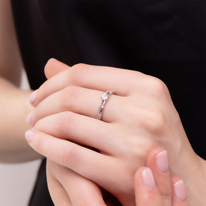 Серебряное кольцо с розовым кварцем и фианитами. Артикул UG5SZDR92153