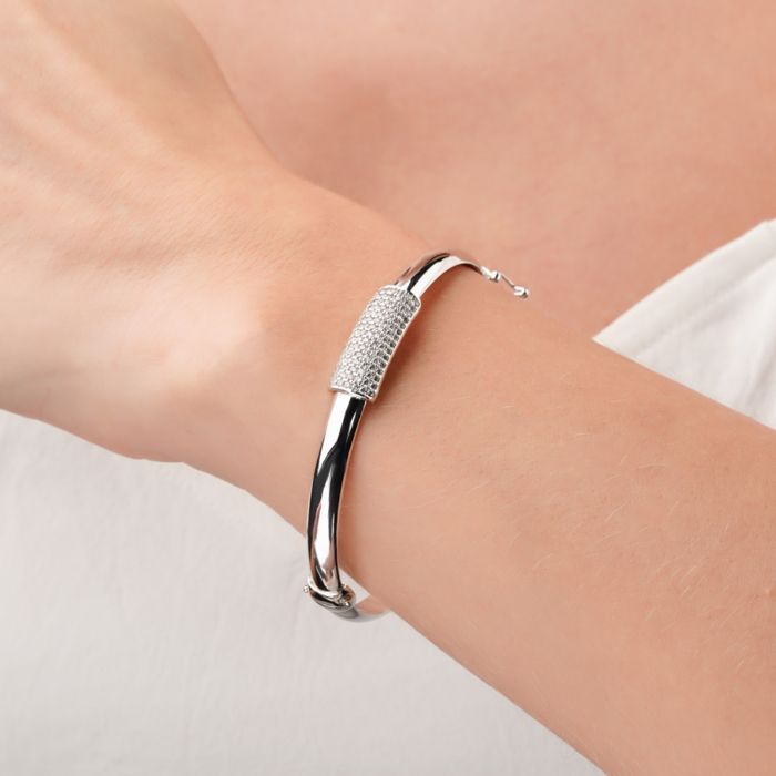 Жорсткий золотий браслет з білого золота з фіанітами P-K-5382-B/02/1