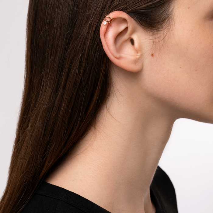 Золотая серьга-кафа с фианитом. Артикул 23350/01/0/28