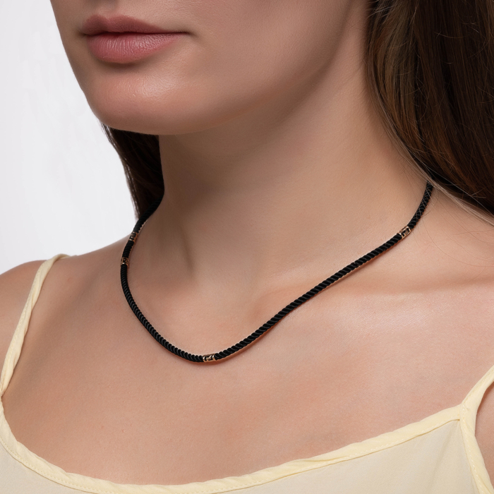 Ювелирный шнурок из каучука с золотыми вставками. Артикул 06233-55/01/0