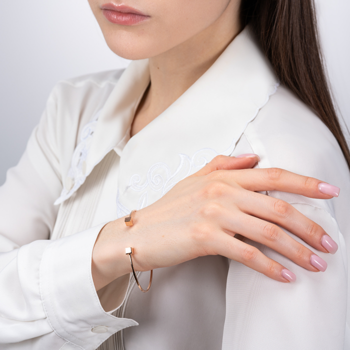 Жорсткий золотий браслет без вставки. Артикул 07237-1/01/0