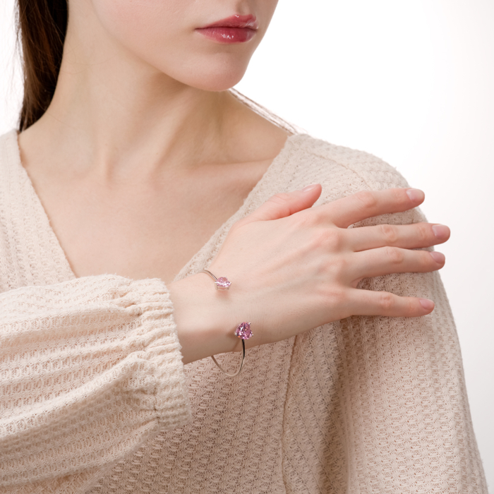 Жорсткий золотий браслет з фіанітами. Артикул 7231/02/1/21245