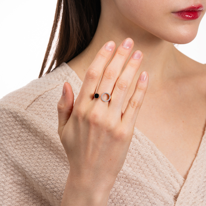 Золотое кольцо с фианитами и эмалью. Артикул 17110/01/1/627