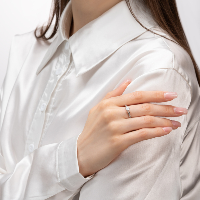 Срібна каблучка з фіанітами. Артикул SZDR00838-R/12/1