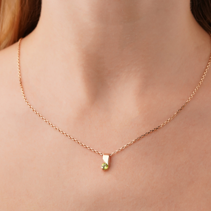 Золота підвіска з хризолітом 550141/01/0/7407