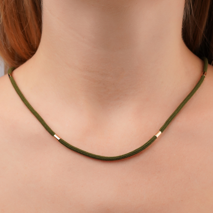 Ювелірний шнурок синтетичний з золотими вставками та замком 06139-45/01/0