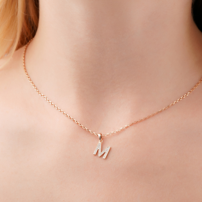 Золота підвіска-літера М з діамантами 560128-M/01/1/8007