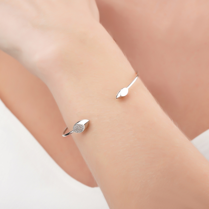 Жорсткий золотий браслет з фіанітами 7219/02/1/1