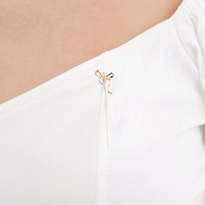 Золота брошка