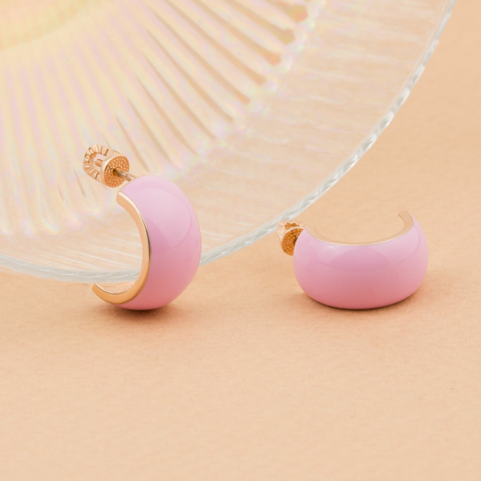 Золоті сережки-пусети з рожевою емаллю 27024/01/0/21654