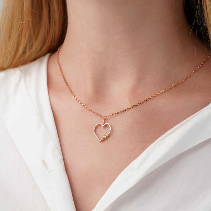 Золота підвіска з фіанітами. Артикул F-1120-P/83/1