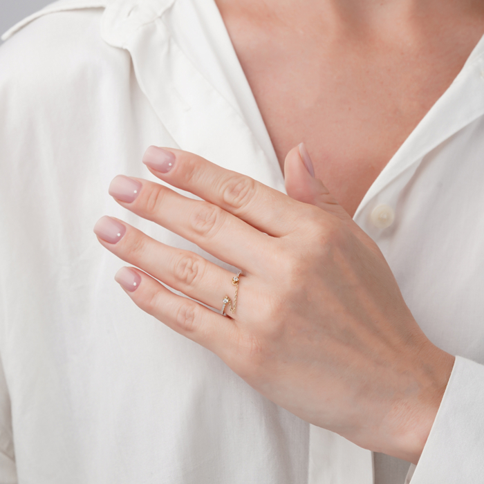 Золотое кольцо с фианитами. Артикул 17022/03/1/55