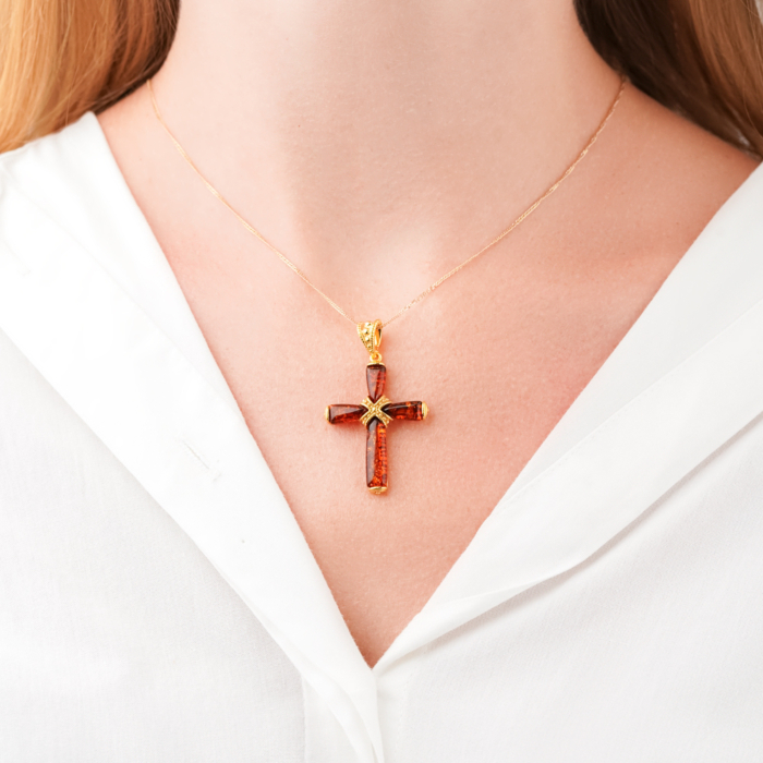 Позолочений срібний хрестик з бурштином P526C-P/20/2787