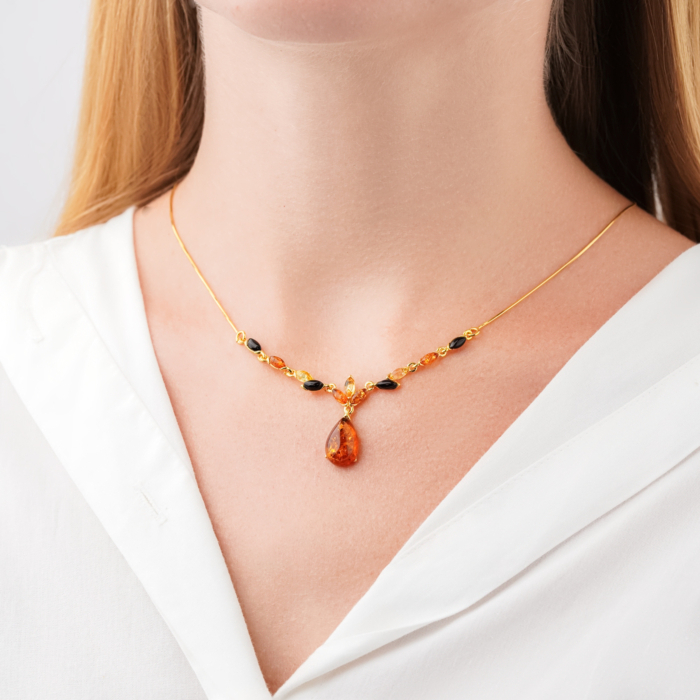 Срібне позолочене кольє з бурштином PN955M-K/20/2787