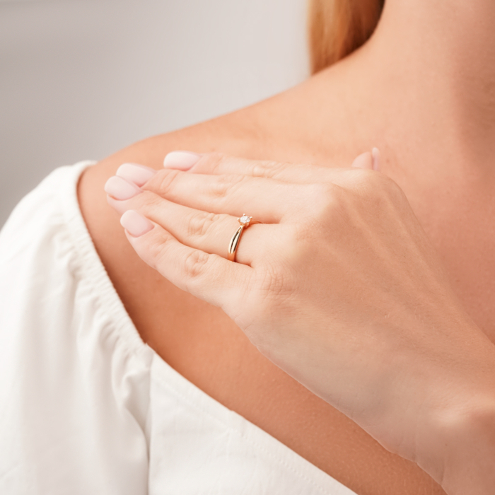 Золотое кольцо с бриллиантом. Артикул 52435/01/0/10122