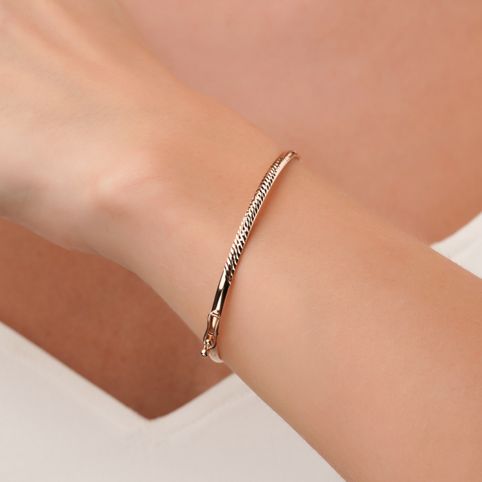 Жорсткий золотий браслет без вставки 70315/1е