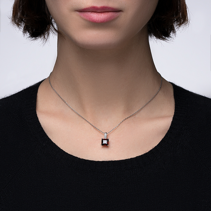 Срібна підвіска з гранатом та фіанітами. Артикул NA446-P/12/6202