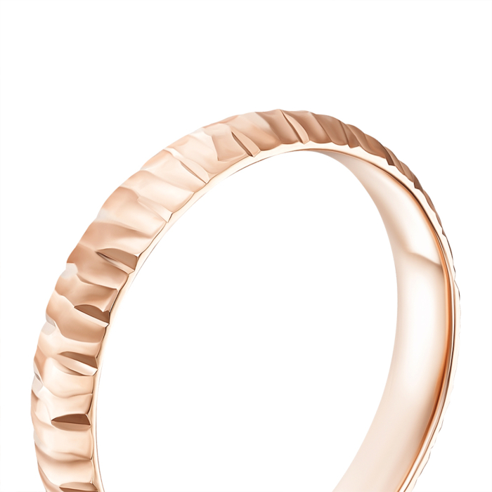 Золота обручка з алмазною гранню. Артикул 01918-15/01/2