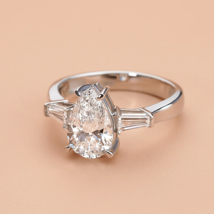 Золотое кольцо с экобриллиантами 16282-L/02/1/12109