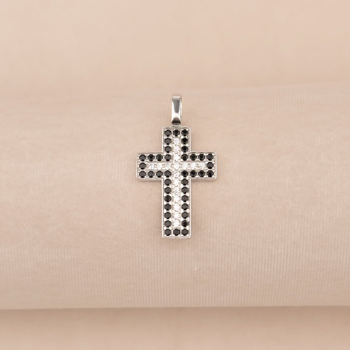 Срібний хрестик з чорними та білими фіанітами 500863-Кр.Р л.к.б/ч40