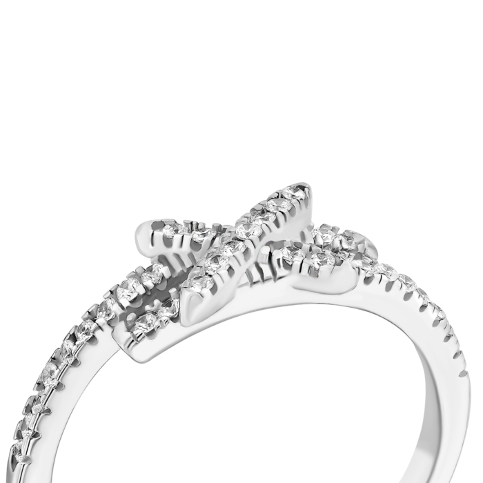 Серебряное кольцо с фианитами.Артикул UG5FR15050