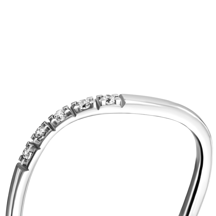 Серебряное кольцо с фианитами.Артикул UG5SZDR15585